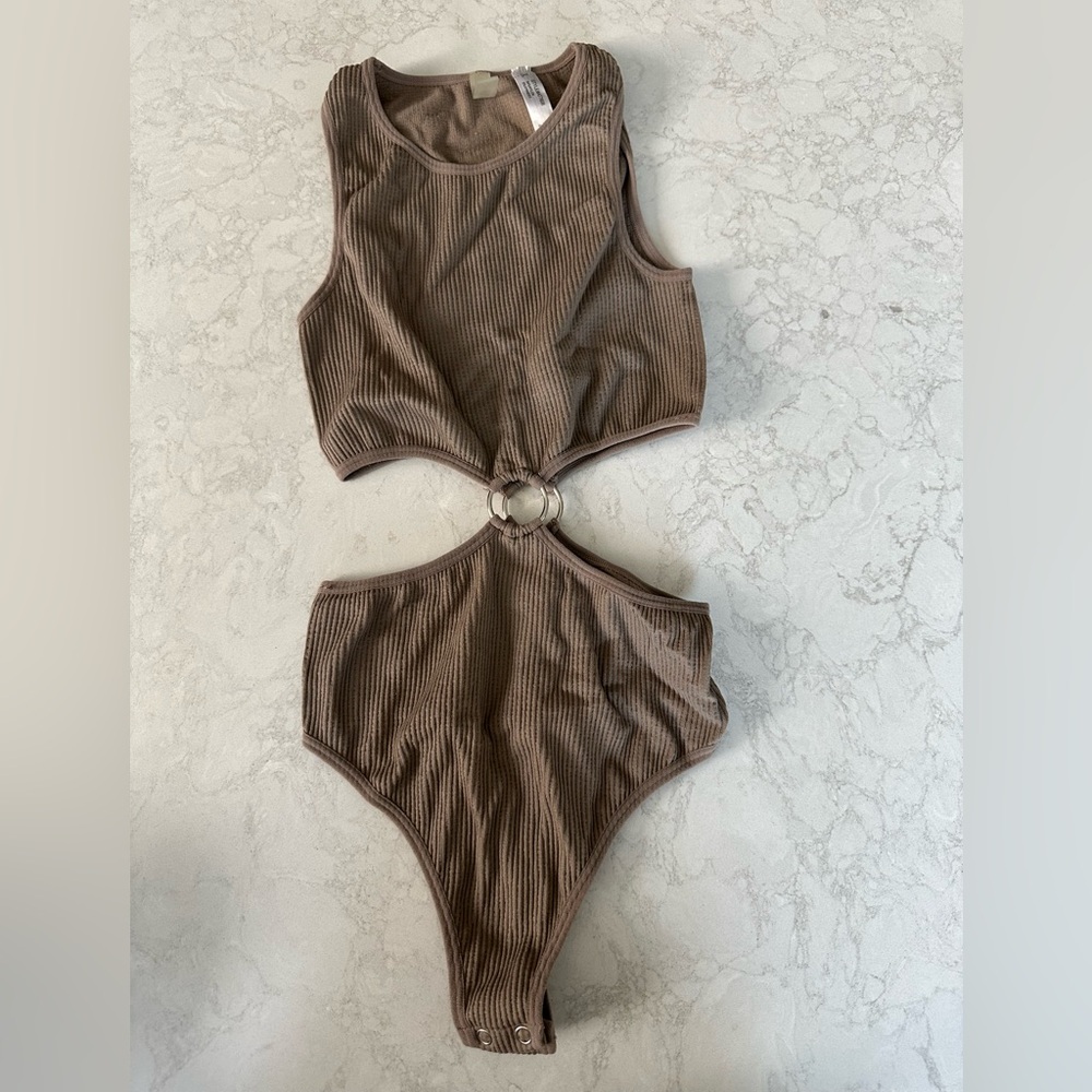 Brown ribbed bodysuit
Size Small Medium